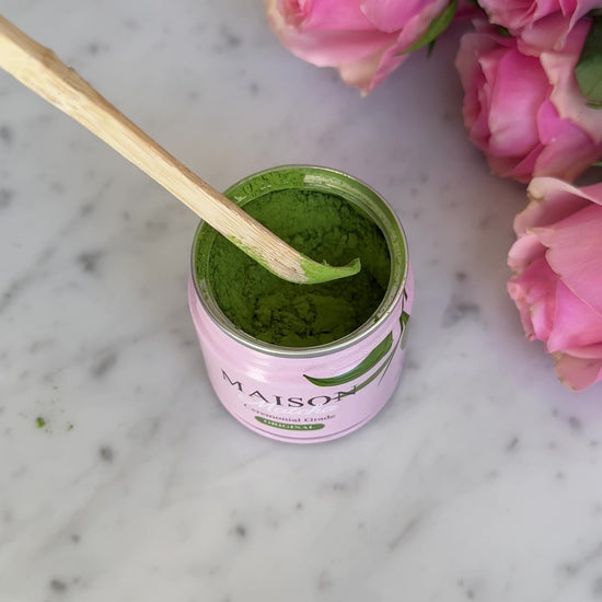 Video showing the fresh matcha texture of Maison Matcha original ceremonial grade