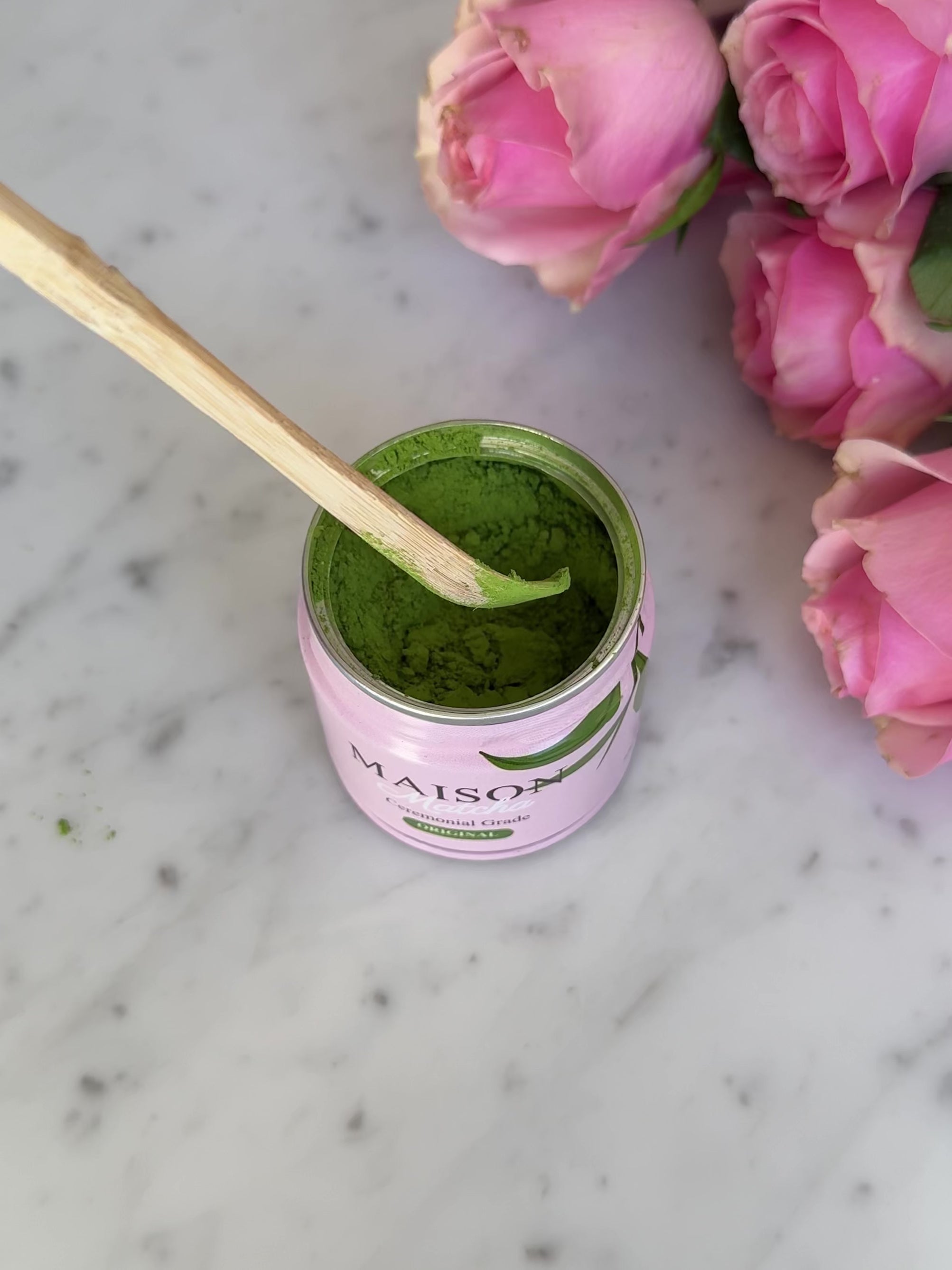 Video showing the fresh matcha texture of Maison Matcha original ceremonial grade